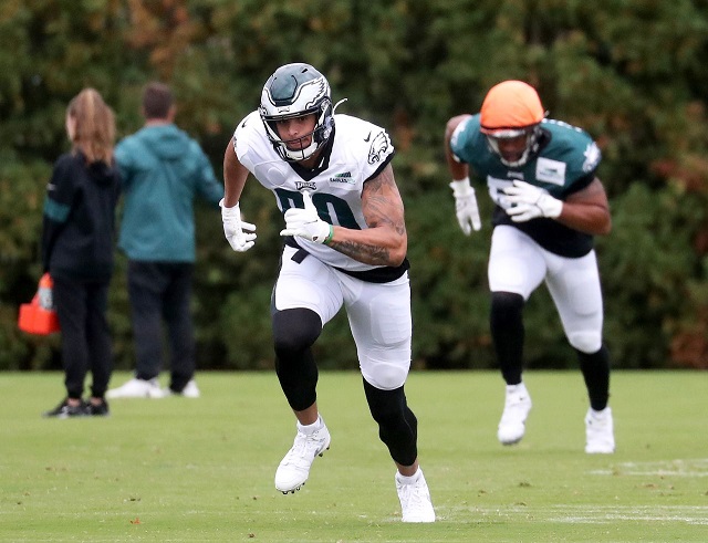 Joyeux 25e anniversaire au quarterback des Eagles de Philadelphie Jalen Hurts